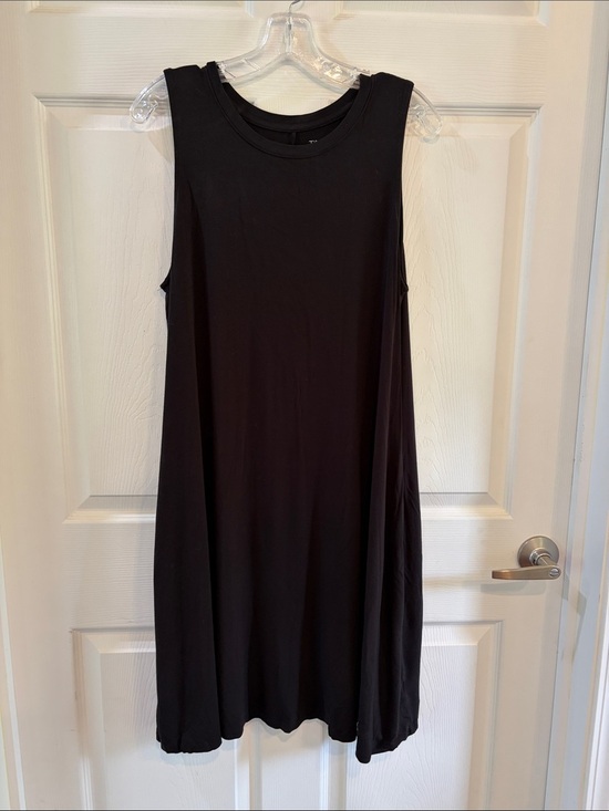 Time and Tru Dresses & Skirts - Time & Tru Black Sleeveless Midi Dress